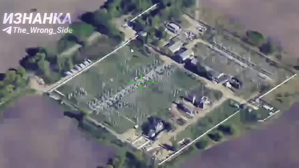 Российские войска “Геранями” нанесли удар по электроподстанции в районе Чернигова, сообщает Telegram-канал “Изнанка”