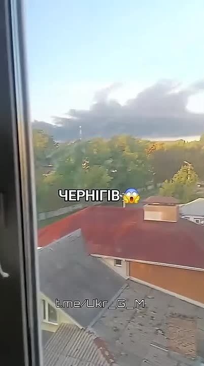 Кадры удара и последствия сегодняшней ночной атаки "Гераней" по объекту энергетической инфраструктуры в Чернигове