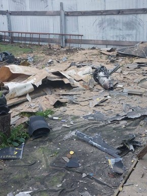 Обломки реактивного дрона-камикадзе «Герань-3», перехваченного украинской системой ПВО над Черниговом сегодня днём