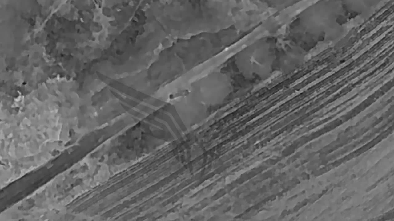 Сумское направление. В ночь на 14 декабря 2025 года вблизи н.п. Новгород-Северский расчетом Zala Центра «Рубикон» была обнаружена мобильная зенитная установка, которая вела огонь