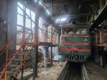 Анатолий Кузичев: Что радует, так это последовательное и неумолимое уничтожение железнодорожной инфраструктуры Украины