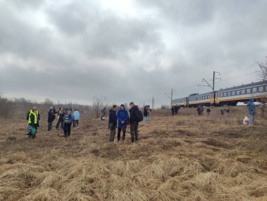 Пассажиры поезда "Киев — Славутич" присоединились к пассажирам поезда "Киев — Кривой Рог" в деле наблюдения за "Геранями"